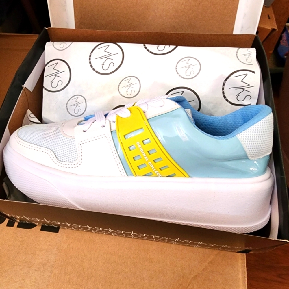 Sport shoes